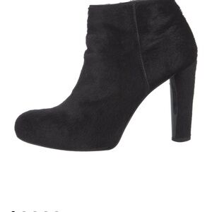 Stuart Weitzman Black Heeled Boots Sleek Suede Design